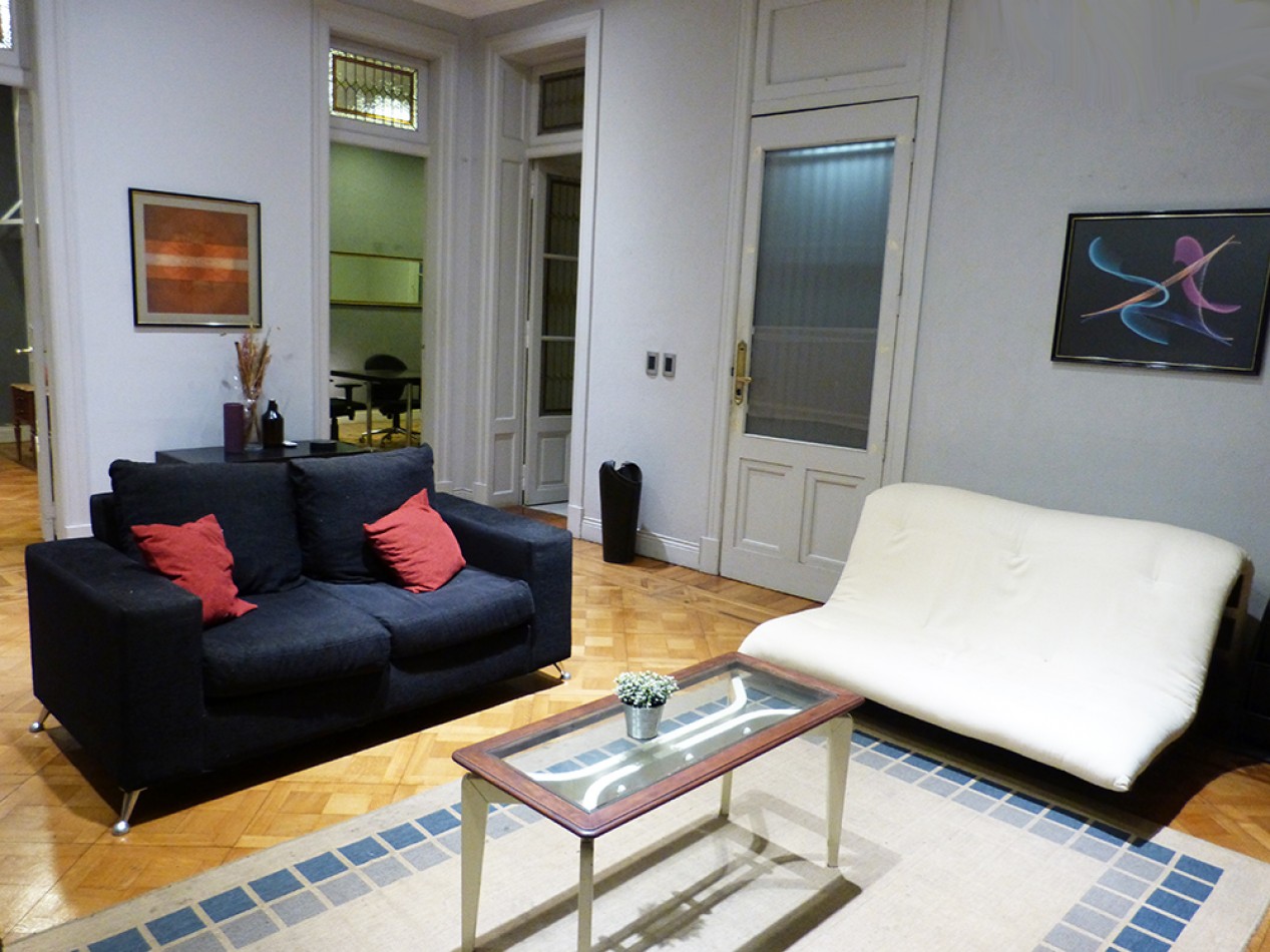 Esmeralda y Av. Cordoba. - 3 dormit -frente a Plaza San Martin -balcon.