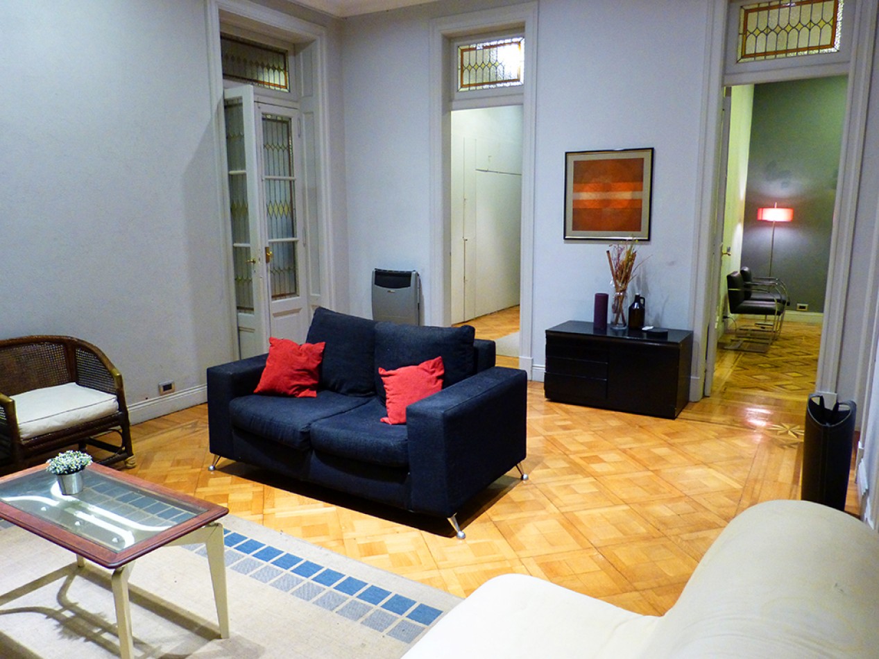 Esmeralda y Av. Cordoba. - 3 dormit -frente a Plaza San Martin -balcon.