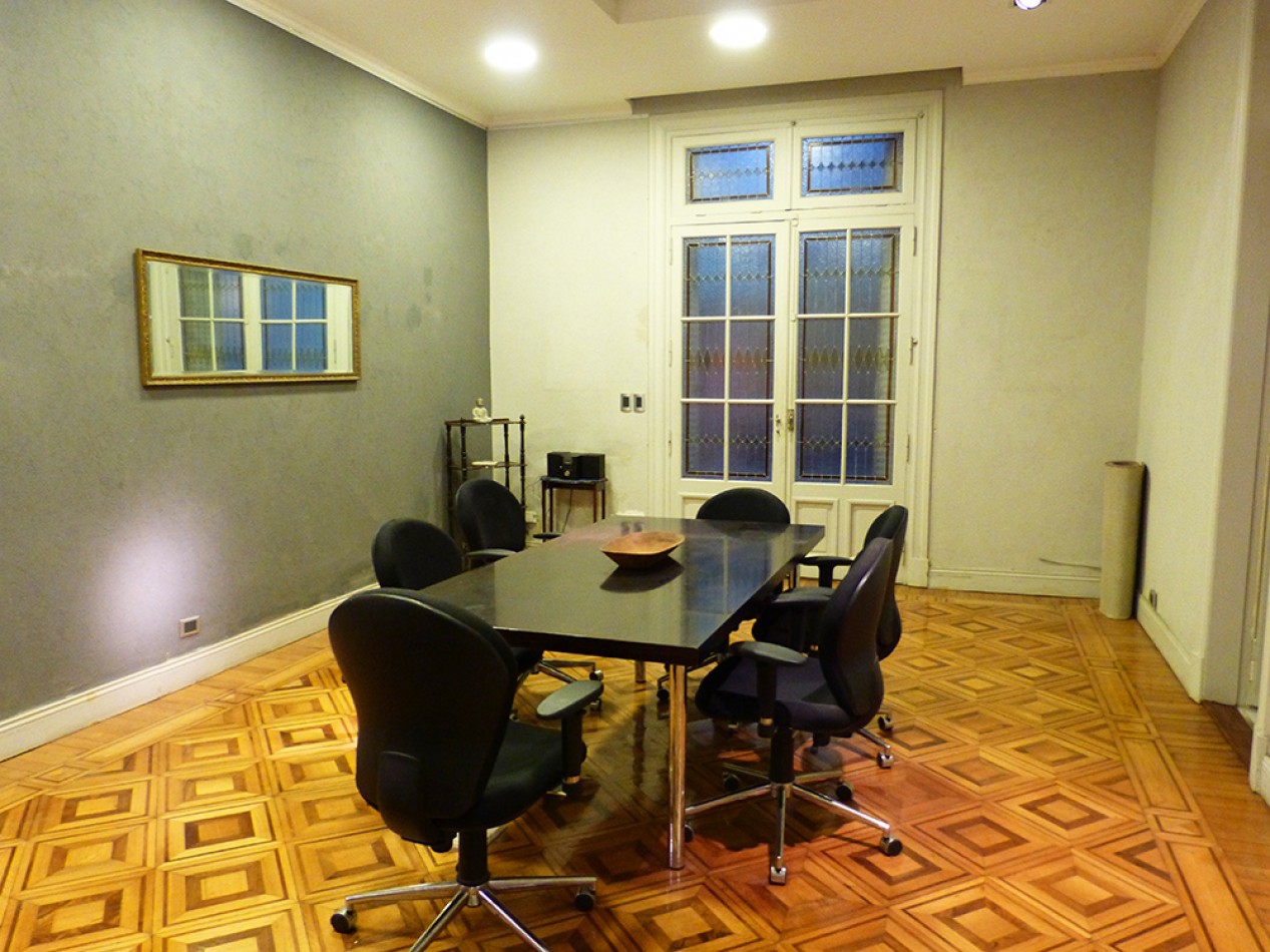 Esmeralda y Av. Cordoba. - 3 dormit -frente a Plaza San Martin -balcon.