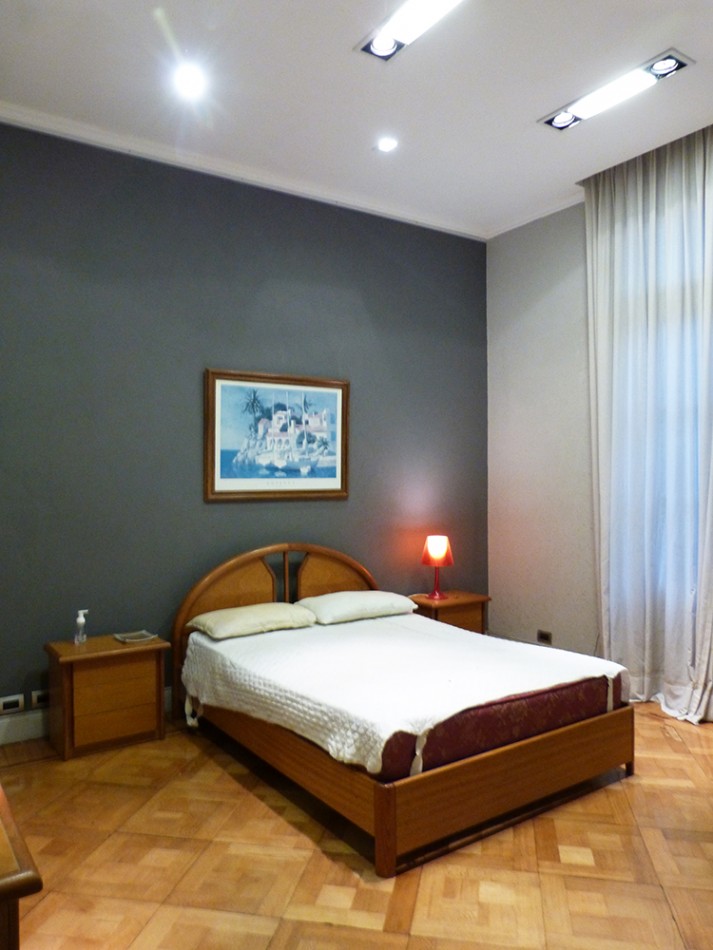 Esmeralda y Av. Cordoba. - 3 dormit -frente a Plaza San Martin -balcon.