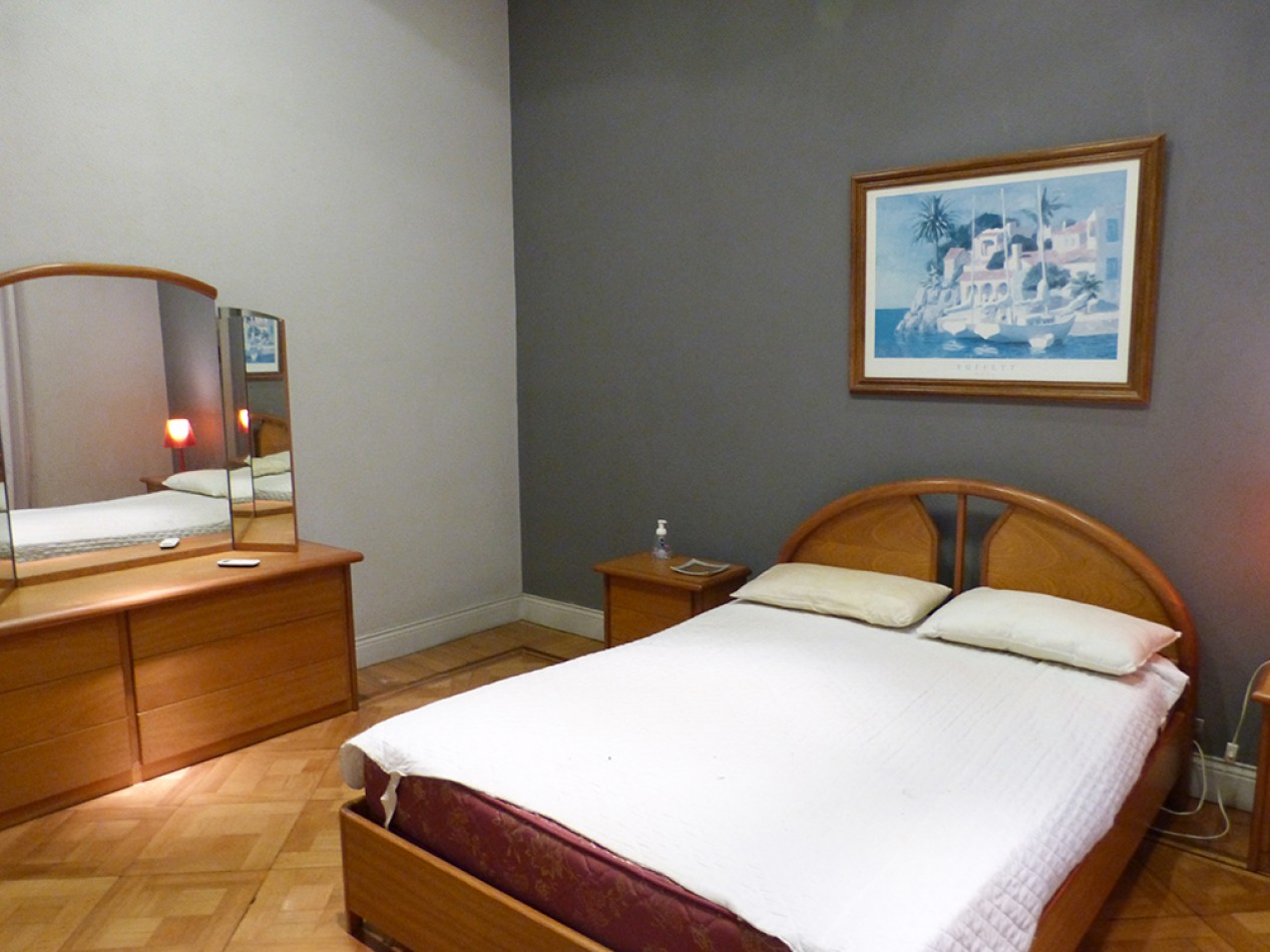 Esmeralda y Av. Cordoba. - 3 dormit -frente a Plaza San Martin -balcon.