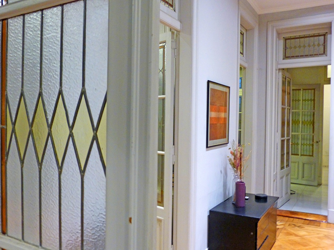 Esmeralda y Av. Cordoba. - 3 dormit -frente a Plaza San Martin -balcon.