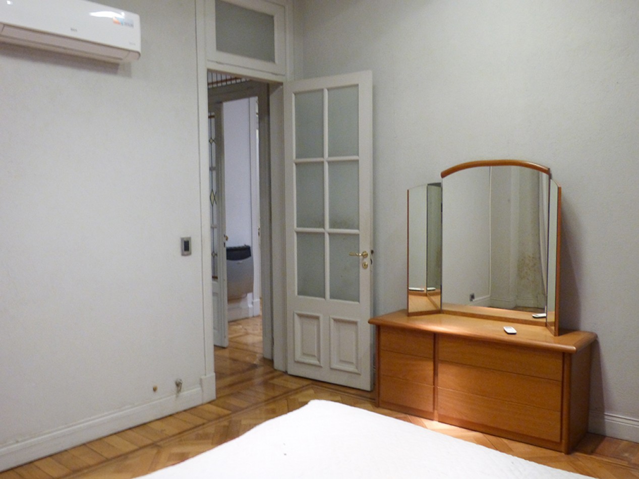 Esmeralda y Av. Cordoba. - 3 dormit -frente a Plaza San Martin -balcon.