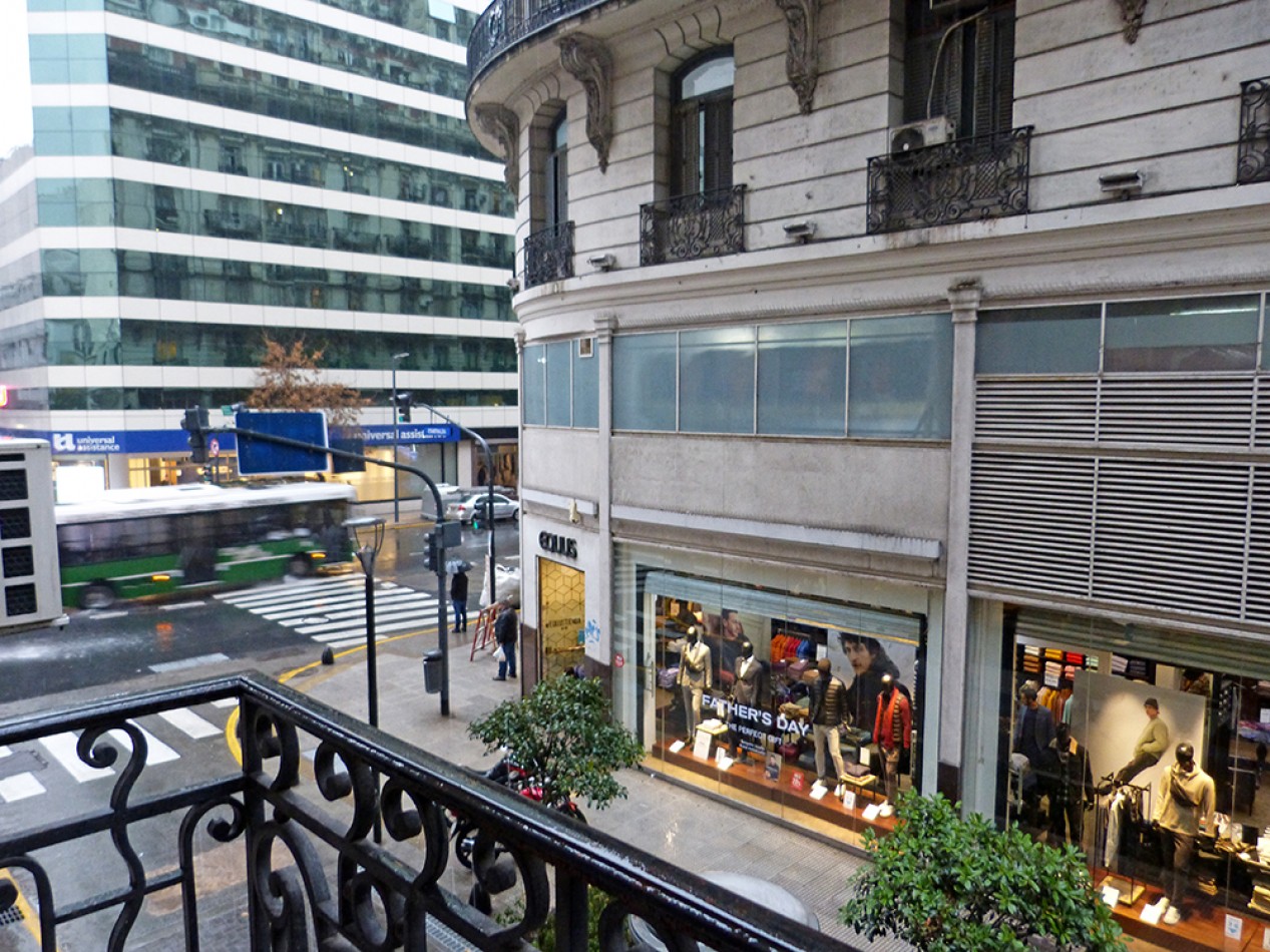 Esmeralda y Av. Cordoba. - 3 dormit -frente a Plaza San Martin -balcon.