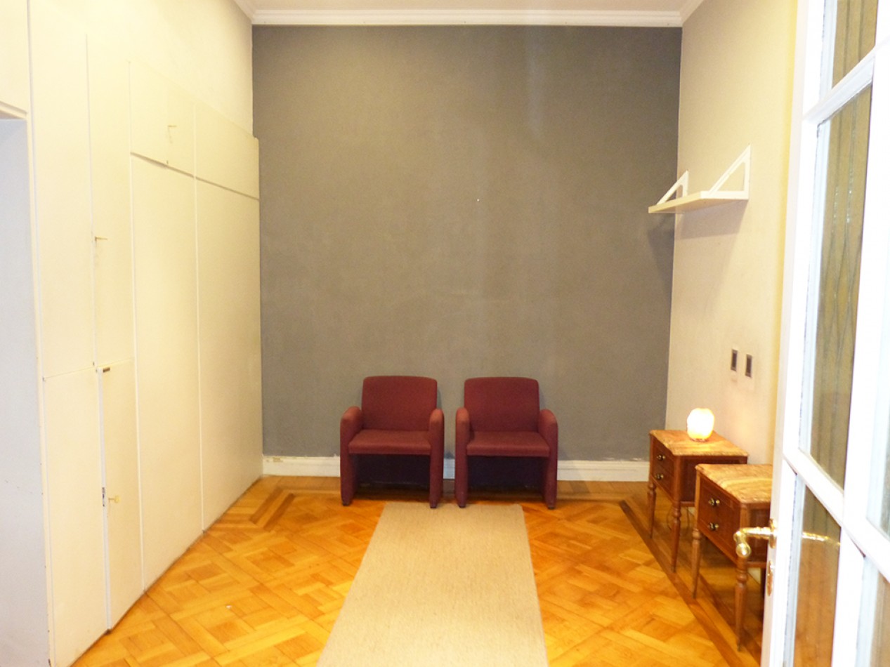 Esmeralda y Av. Cordoba. - 3 dormit -frente a Plaza San Martin -balcon.