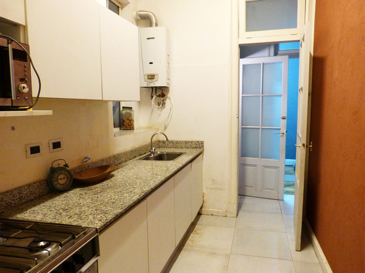 Esmeralda y Av. Cordoba. - 3 dormit -frente a Plaza San Martin -balcon.