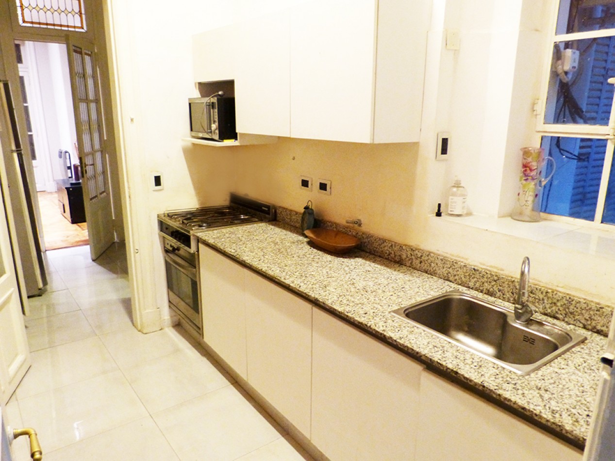 Esmeralda y Av. Cordoba. - 3 dormit -frente a Plaza San Martin -balcon.