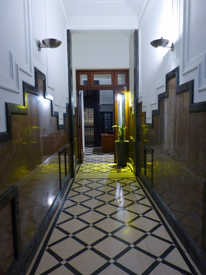 Esmeralda y Av. Cordoba. - 3 dormit -frente a Plaza San Martin -balcon.