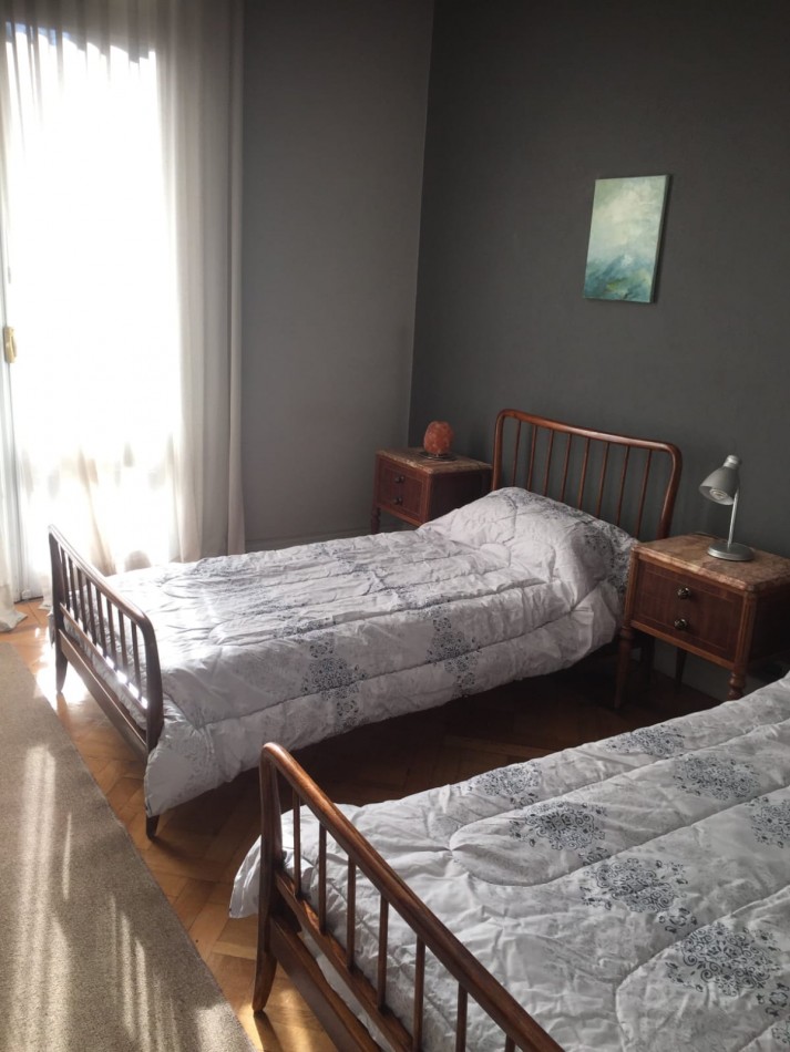 Esmeralda y Av. Cordoba. - 3 dormit -frente a Plaza San Martin -balcon.
