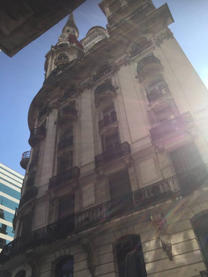 Esmeralda y Av. Cordoba. - 3 dormit -frente a Plaza San Martin -balcon.