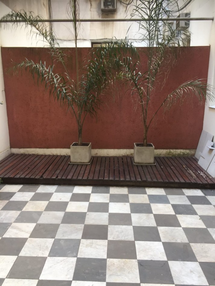 Esmeralda y Av. Cordoba. - 3 dormit -frente a Plaza San Martin -balcon.