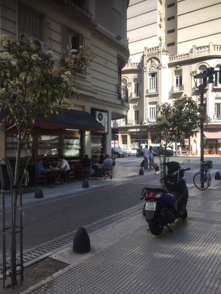 Esmeralda y Av. Cordoba. - 3 dormit -frente a Plaza San Martin -balcon.