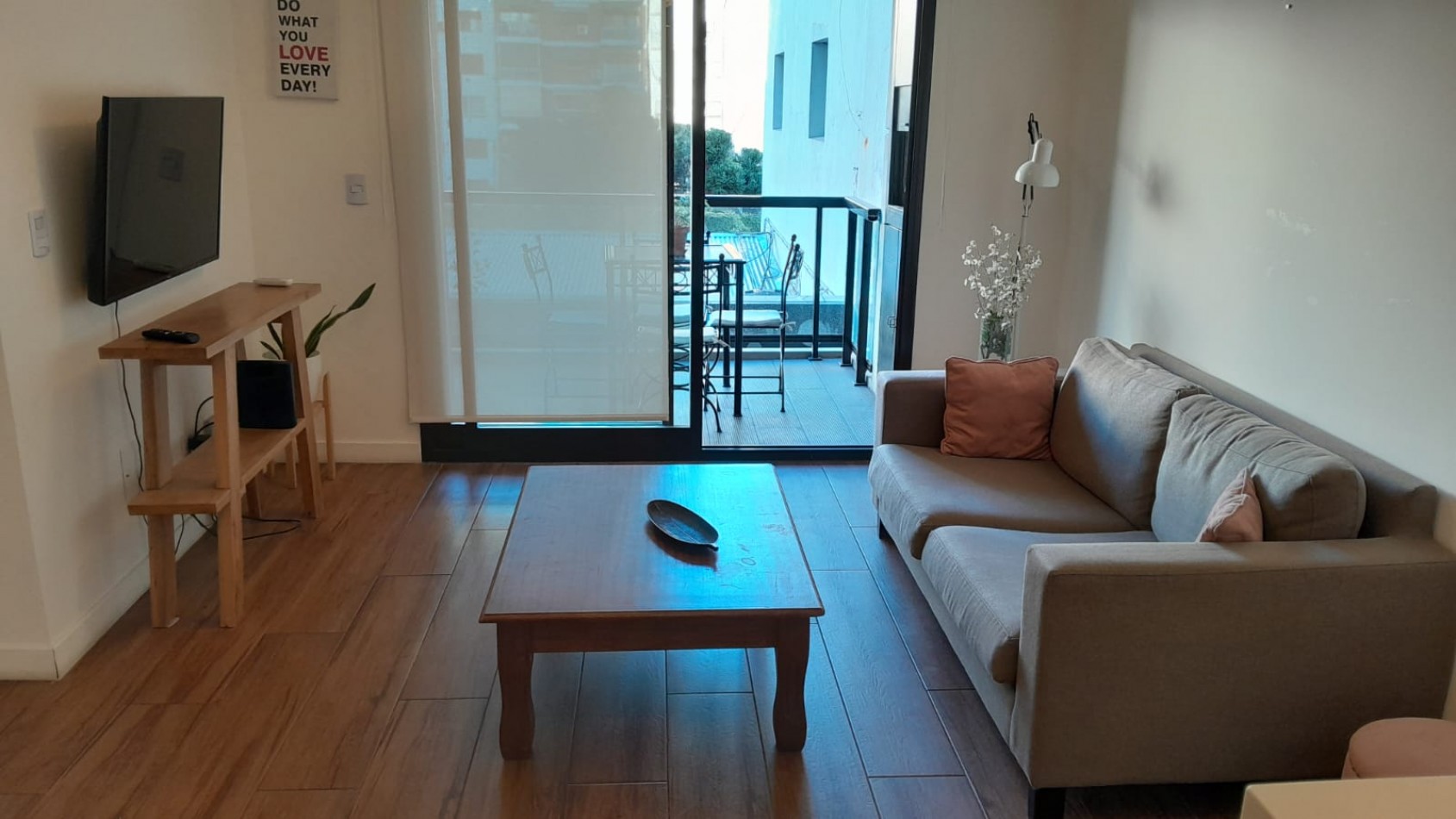 Departamento de dos ambientes en Barrio Norte, Montevideo y Parana - moderno y nuevo!