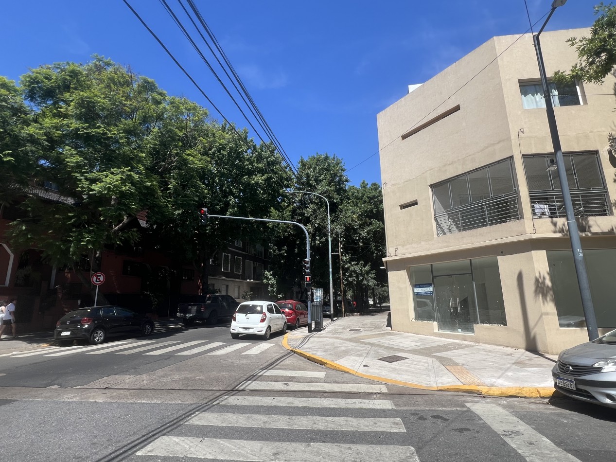 Local comercial impecable en esquina - Zapiola y Cespedes - Colegiales