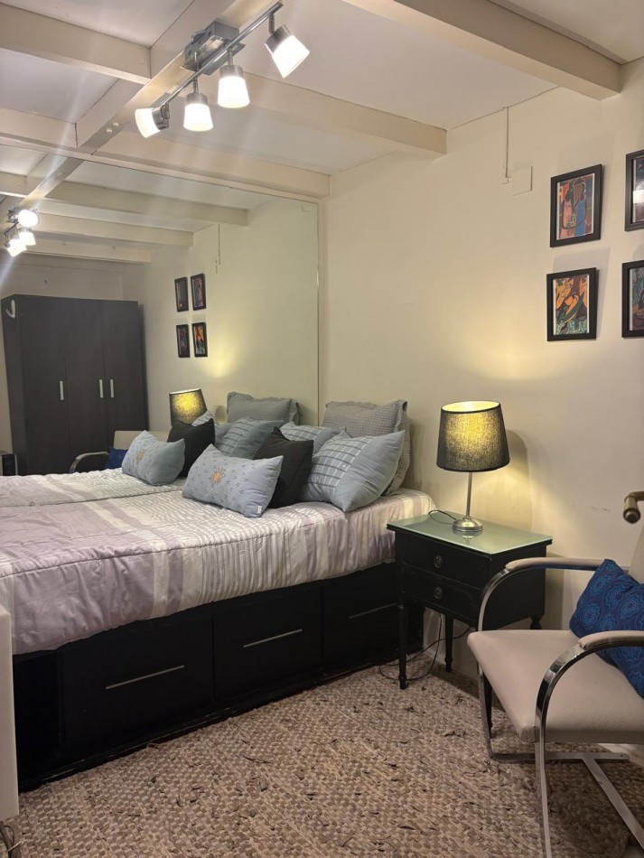 Departamento tipo casa · 3 dormitorios · 2 baños · patio · doble altura · super luminoso · totalmente equipado