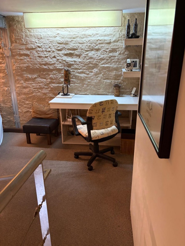 Departamento tipo casa · 3 dormitorios · 2 baños · patio · doble altura · super luminoso · totalmente equipado