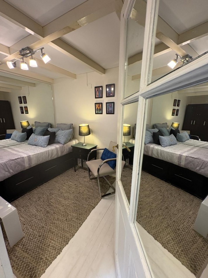 Departamento tipo casa · 3 dormitorios · 2 baños · patio · doble altura · super luminoso · totalmente equipado