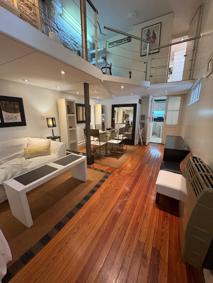 Departamento tipo casa · 3 dormitorios · 2 baños · patio · doble altura · super luminoso · totalmente equipado