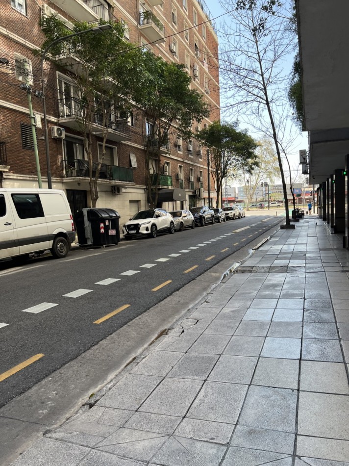 Moderno 2 amb. pleno Recoleta a pasos de Av Libertador.