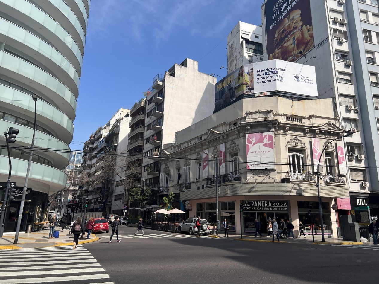 AGUERO 1600 - a pasos de Av. Santa Fe - amplia terraza privada. RECOLETA ---se esta pintando a nuevo!