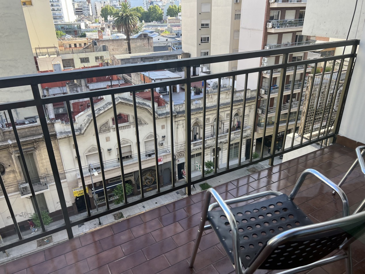 Monoambiente en Alquiler en Palermo con Balcon Piso Alto Amoblado y Equipado Muy Luminoso