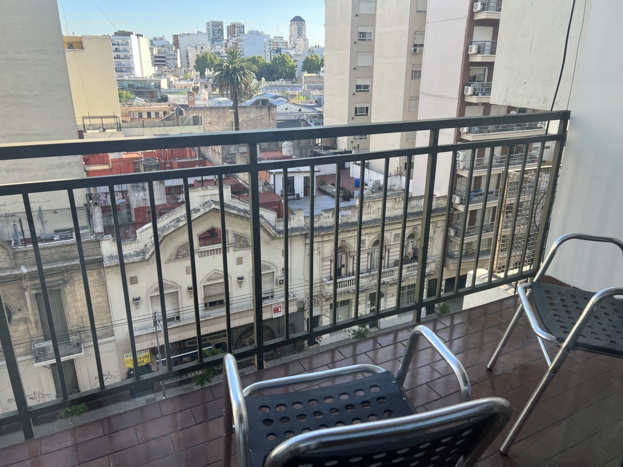 Monoambiente en Alquiler en Palermo con Balcon Piso Alto Amoblado y Equipado Muy Luminoso