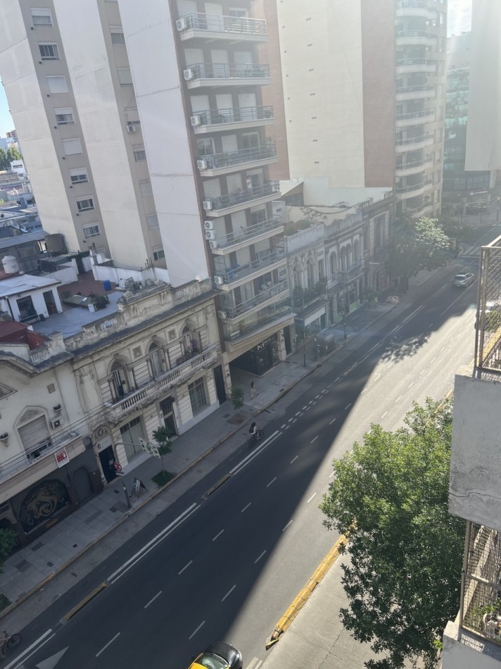 Monoambiente en Alquiler en Palermo con Balcon Piso Alto Amoblado y Equipado Muy Luminoso