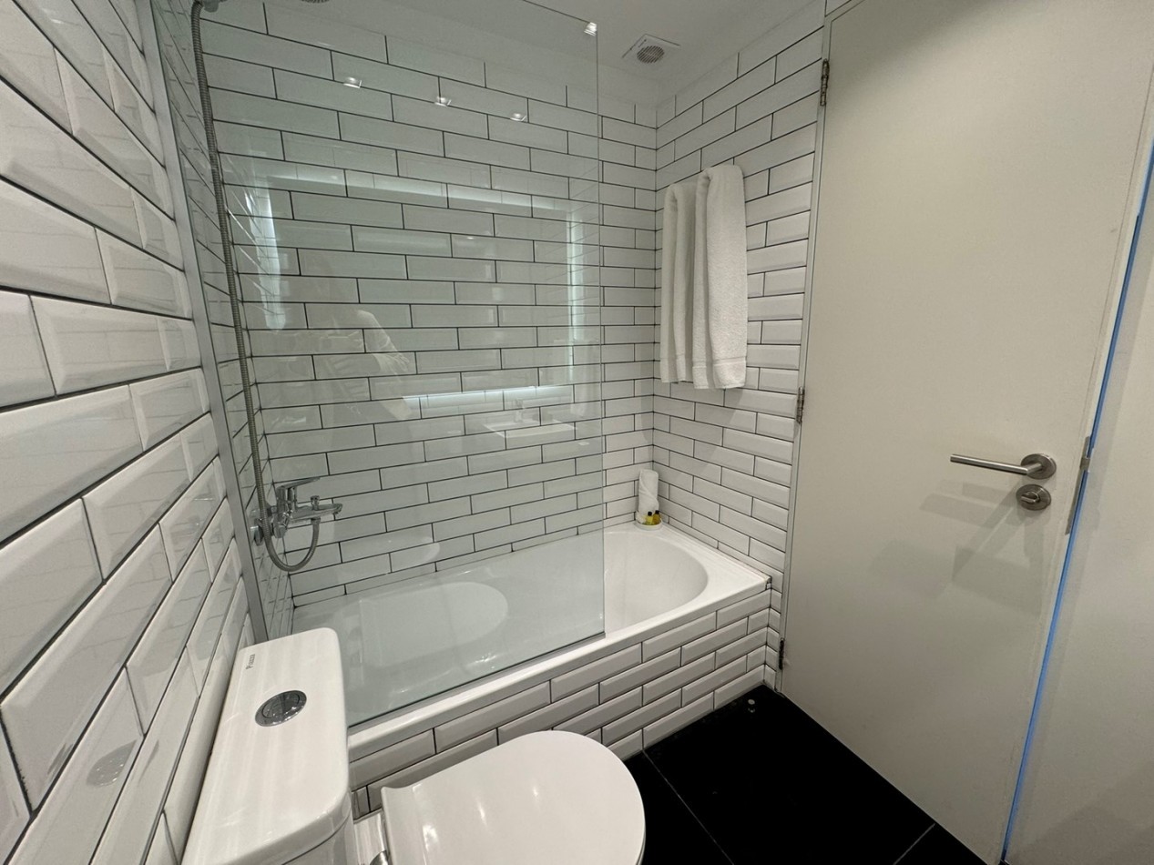 Alquiler 3 Ambientes Amoblado con Cochera en Palermo Colegiales 75 m²