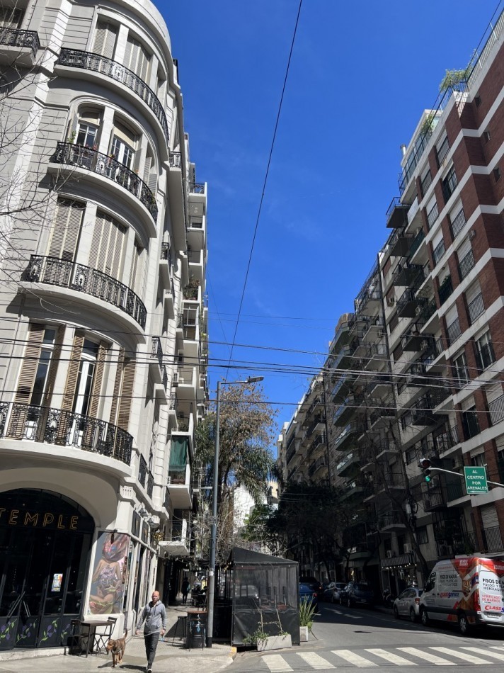 AGUERO Y AV SANTA FE - Amplios ambientes -  terraza privada. RECOLETA --