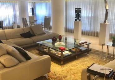 Exclusivo piso de categoría- Ugarteche y Cerviño - Torre Amenities 2 Cocheras/ Muebles y acc. de alta gama/ colmado de Obras de Arte.